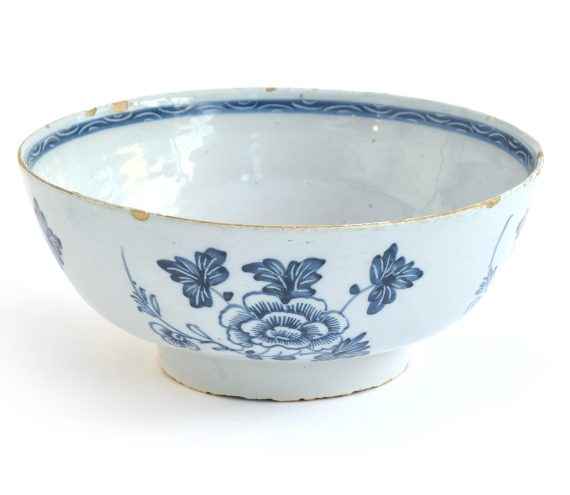 English School - Delftware Bowl, glazed Delft pottery, 18th century - Darnley Fine Art